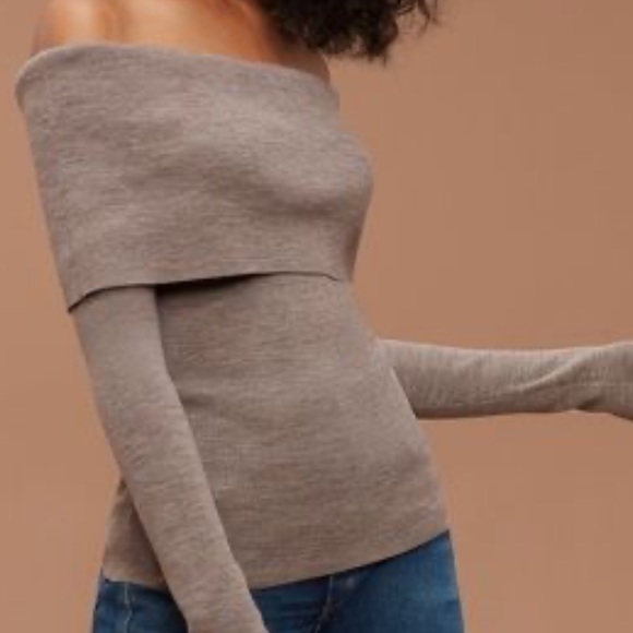 Aritzia Sweaters - Aritzia (Wilfred) Croquis Sweater size Medium